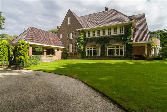 Chique villa in Trompenburg.
              <br/>
              Marcel Westhoff, sept. 2017